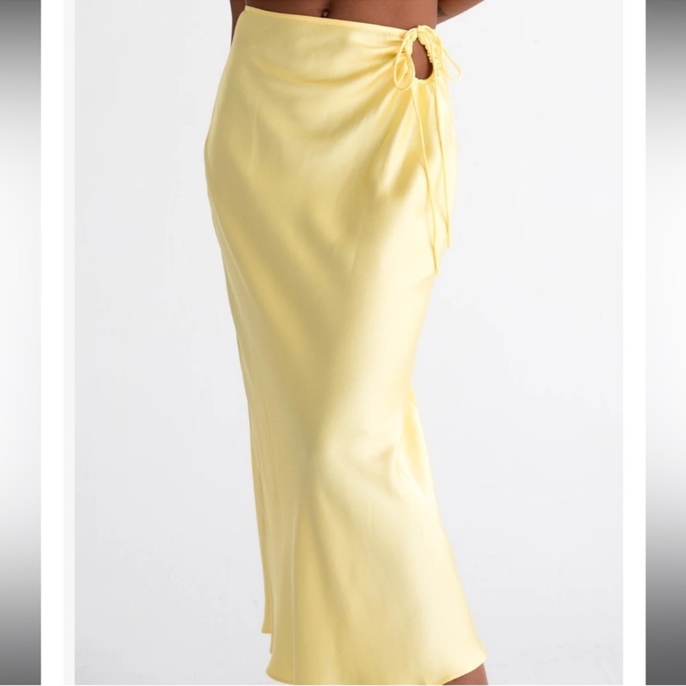 Rumored yellow satin mini skirt XS - Picture 3 of 6